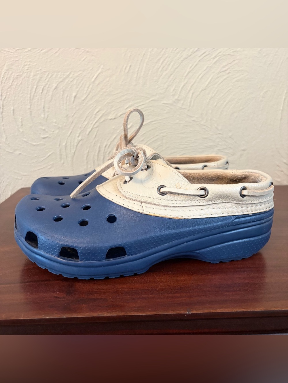 Crocs Islander Women's Size 8 Blue Cream Leather Rubber Casual Shoes Slip On